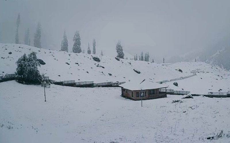  جموں وکشمیر، ہماچل پردیش اور اتراکھنڈ میں موسم کی پہلی برف باری
